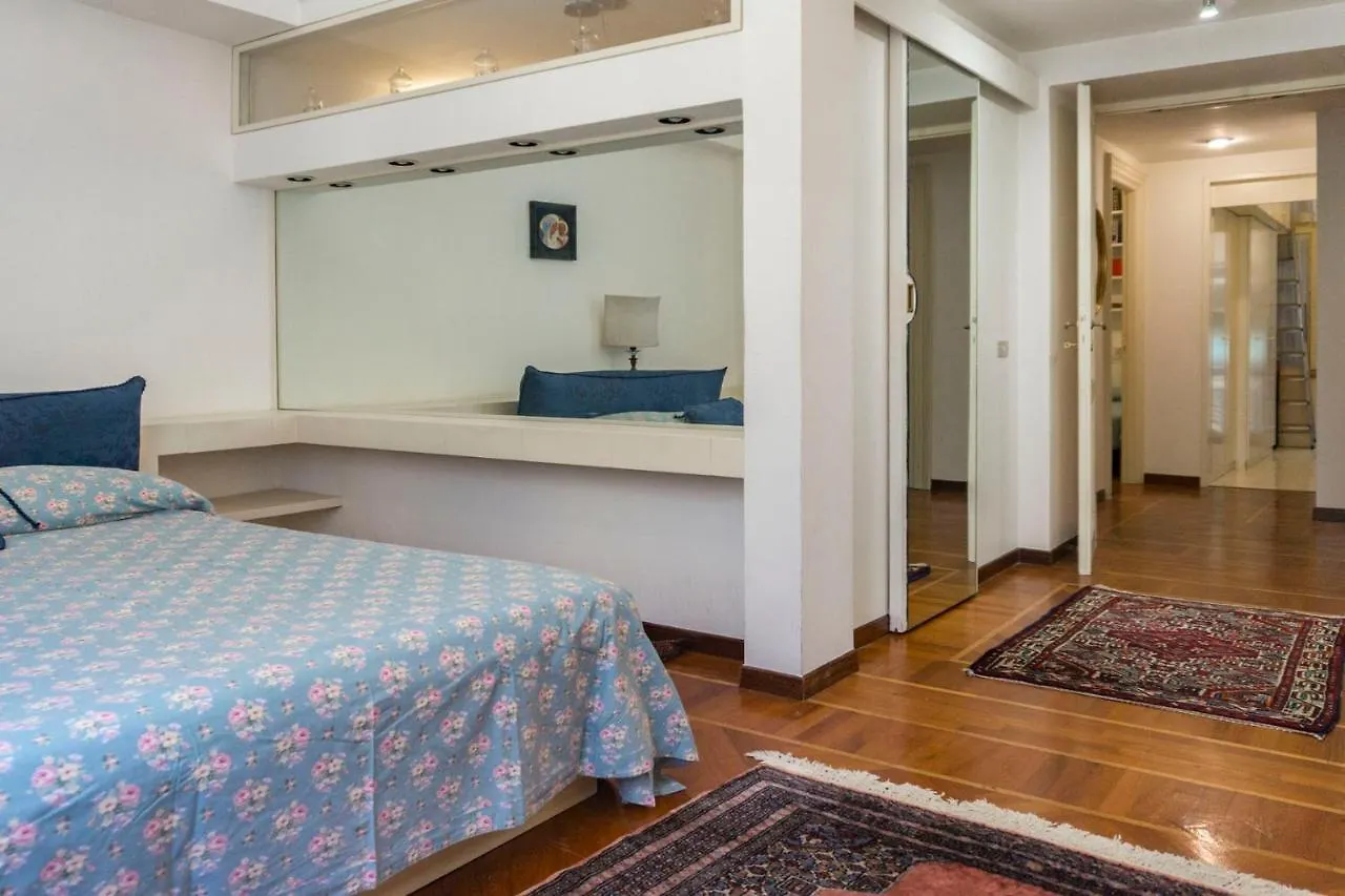 Luxury Art Atelier Apartment Rome Italië