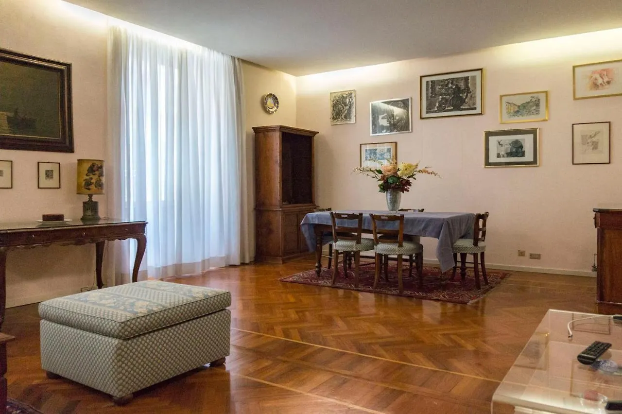 Luxury Art Atelier Apartment Rome Italië